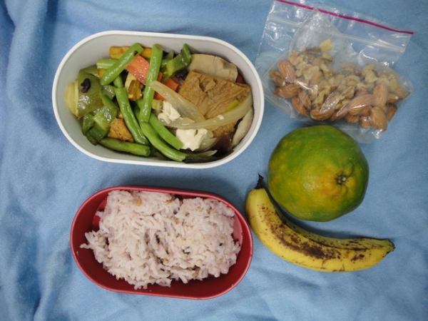 最近又開始賢慧啦~我的素食午餐