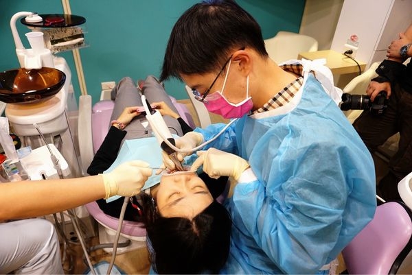 【牙醫診所推薦】悅庭牙醫診所 當日完成全瓷冠假牙 安心設備 舒適治療空間 少了漫長的等待時間 一部戲的時間就能完成植牙啦!