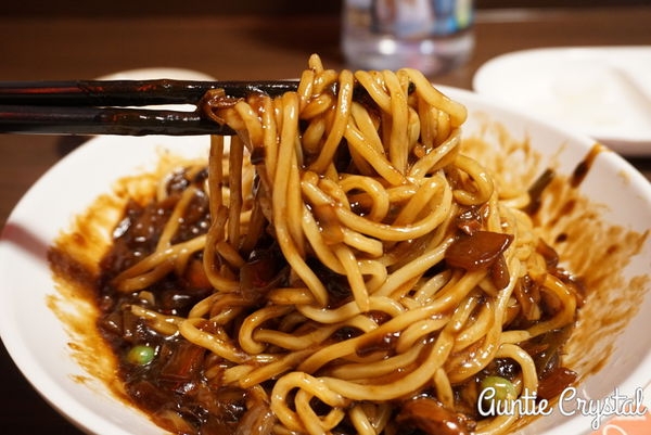 【2017首爾自由行✈明洞美食推薦】香港飯店+plus 0410 韓式黑罵罵雜醬麵 唏哩呼嚕看起來好好吃推薦!