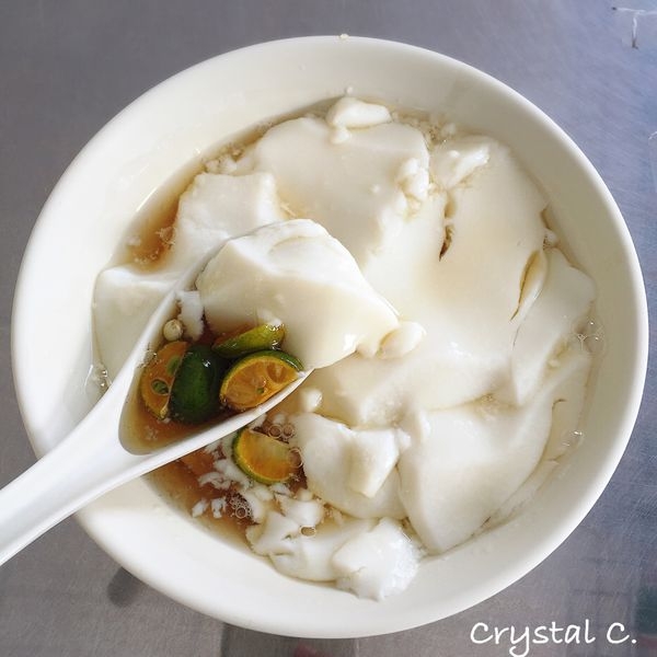 【高雄美食推薦】鹽埕吳家金桔豆花 一吃成主顧 未免太好吃的清爽滑嫩金桔豆花推薦!(小吃 甜點)