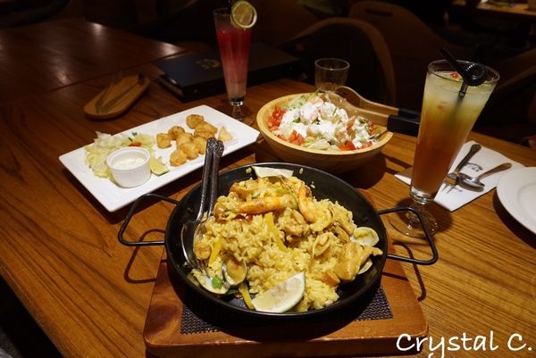 【新北美食推薦】金色三麥新莊店 餐點太下酒 好想多喝幾杯 氣氛好歡樂 聚餐好選擇 週末還有歌手駐唱唷!