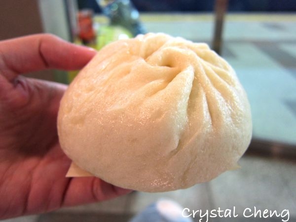【2016關西自由行✈大阪美食推薦】551 Horai 蓬萊 到處可見的中華料理店 大阪名物豚肉包 比想像中好吃但好油吶!(小吃)