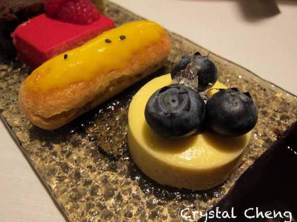【香港✈美食推薦】東方文華酒店 Mandarin Afternoon Tea 只有司康配玫瑰花果醬好吃的失望下午茶
