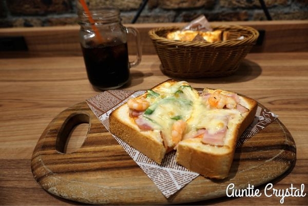 【2016東京自由行✈東京美食推薦】Café Lu-le 起司吐司大牽絲 給的毫不手軟 CP值挺高的車站早餐推薦!(小田急線 新宿)