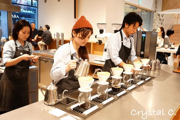 【2016東京自由行✈新宿美食推薦】Blue Bottle Coffee 聽說是咖啡界的炸子雞 不過太吵人太多位子好難找內用不推!