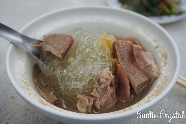 【高雄美食推薦】鹽埕區 冬粉王 豬肉切盤新鮮又嫩 冬粉湯頭好甘甜推薦(小吃)