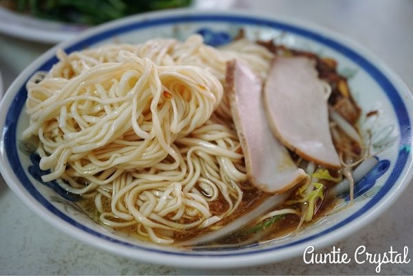 【高雄美食推薦】鹽埕區必吃美食 堀江麵店 古早味乾麵 香得不得了甘蔗燻雞 小菜也都好美味推薦!(小吃 老店)