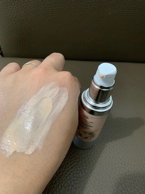 【臉部保養】MIT保養品~ 草山樵夫~ 珍萃光感柔焦防曬乳、定潤賦活精華乳 ★ 1+1大於2的保養概念★