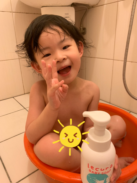 【嬰幼兒保養】來自日本原裝進口.HOWMORE LIVING 植萃保養.日本Lecura-寶寶天然純淨洋甘菊護理油、寶寶二合一洋甘菊洗髮沐浴慕絲,專業嬰幼兒保養品牌。