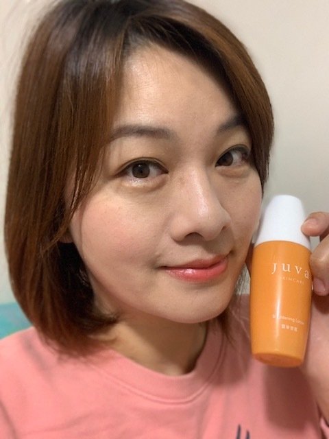 【臉部保養】輕熟齡肌保養推薦《Juva Skincare 馥華晶粹、馥華雲霜》用最頂級的富勒烯讓保養品滲入肌膚底層、深層修護,重新定義完美保養。