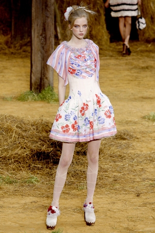 2010 S/S Paris Chanel 終其一生都在追求的歐洲小女孩