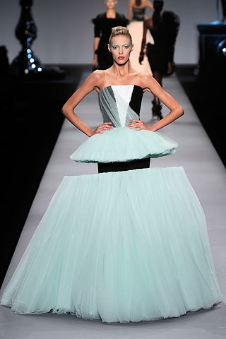 2010 S/S Paris Viktor & Rolf 網紗/雪紡紗/烏干紗的立體構思
