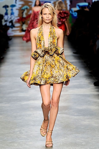 2010 S/S Paris Stella McCartney 花園裡的移動藝術