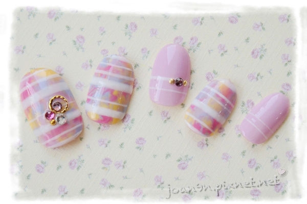《DIY凝膠指彩》春日花漾條紋-Julia UV Nail