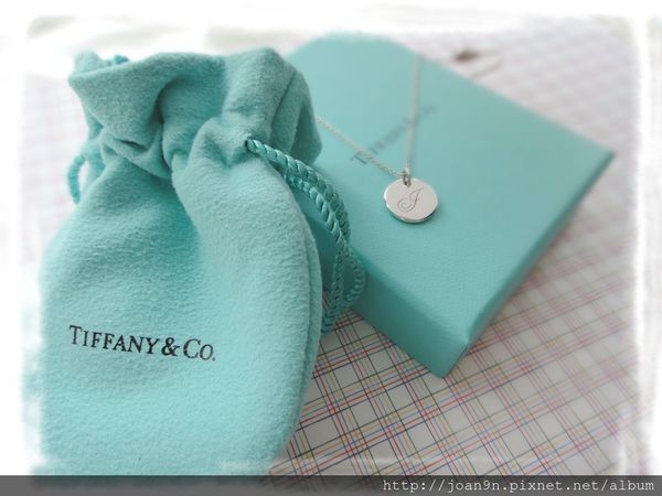 《禮物》TIFFANY&Co. 圓牌字母 J純銀項鍊