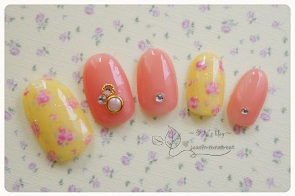 《DIY凝膠指彩》琉璃小碎花-Julia UV Nail