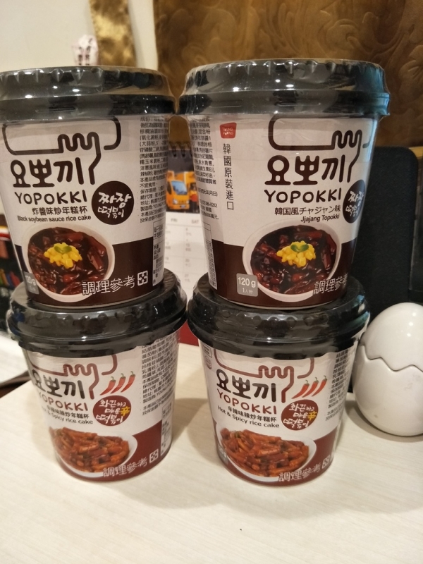 |美食料理。體驗|猶如置身在韓國,快速微波輕鬆品嚐可口年糕//韓國Yopokki辣炒年糕即食杯//每口都讓你無法忘懷
