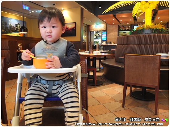 方便好攜帶‧多功能性折疊式兒童餐椅→應該要入手