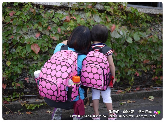 亮麗袋著走,時尚度爆表Wildkin親子包