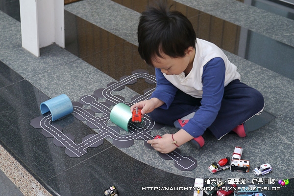 ♥ DIY自製磁性道路拼板,不但可以任意組合還可以輕鬆帶著走
