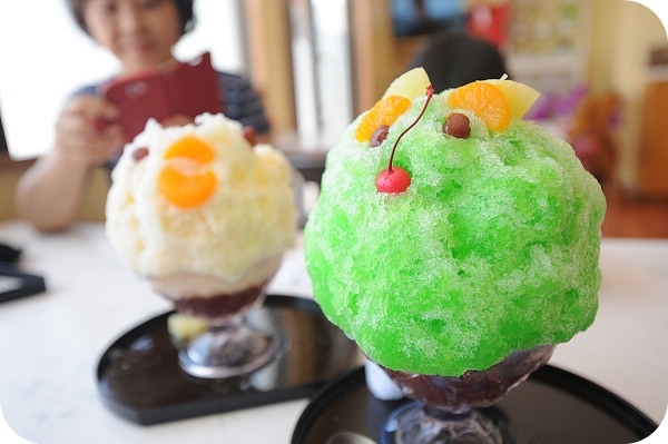【沖繩】系滿 ❮丸三冷物店白熊冰❯沒去過!那就是沒到過沖繩柳