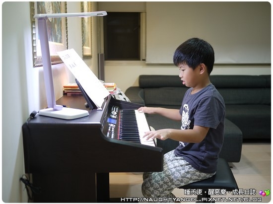 PHILIPS LED護眼檯燈,給你大視界好眼力
