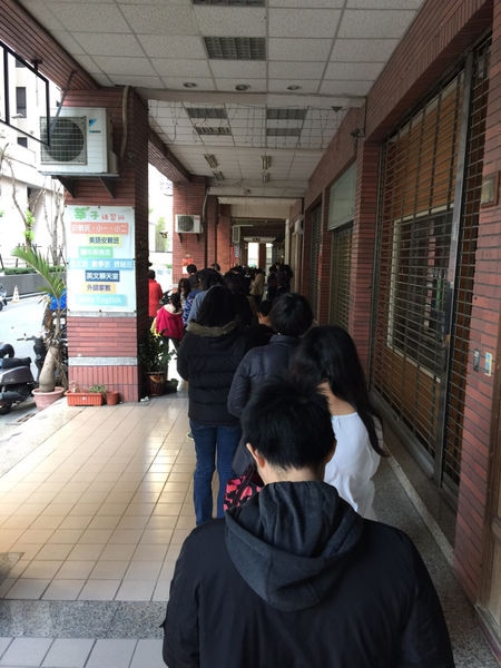 高雄爆紅超人氣排隊手作甜點::小黃窩窩,行動ㄅㄨㄅㄨ餐車,終於有店面了