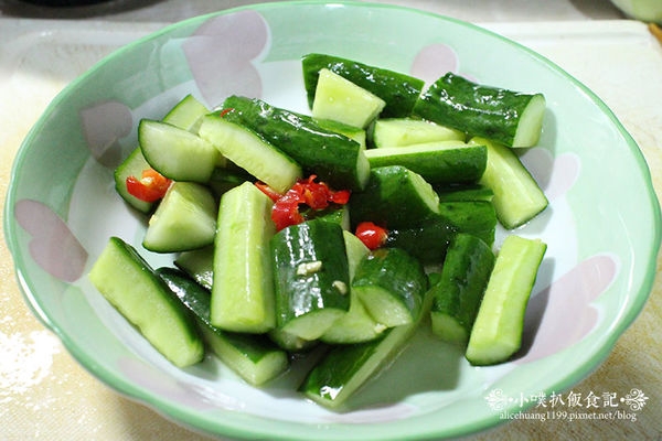 【小噗廚房】夏季開胃菜~涼拌小黃瓜(食譜)