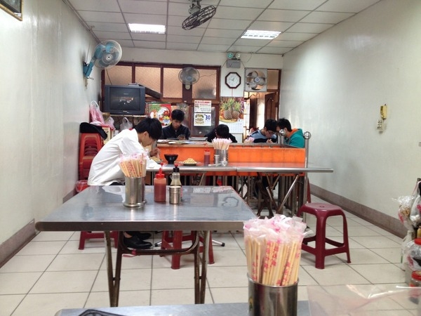 &amp;amp;amp;lt;小吃&amp;amp;amp;gt;大媽的店-俗俗阿賣~餵飽飢腸轆轆學生的大媽
