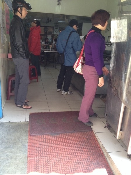 &amp;lt;小吃&amp;gt;大媽的店-俗俗阿賣~餵飽飢腸轆轆學生的大媽