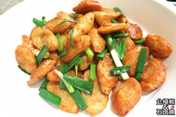 <簡易家常菜>醬爆麵腸-消耗中秋剩餘的烤肉醬,媽媽的私房小料理