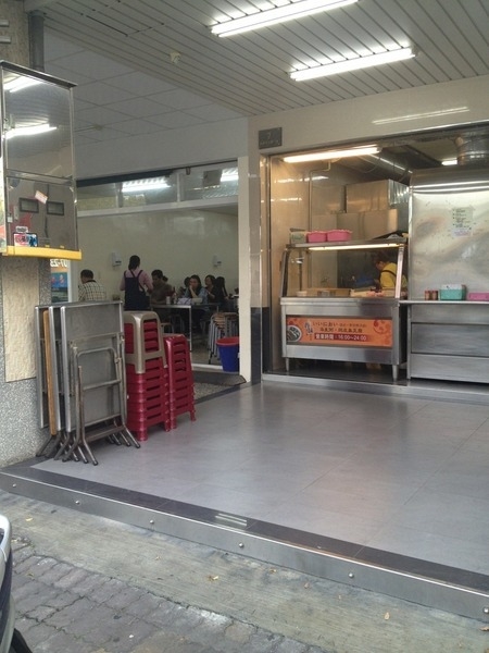 &amp;amp;lt;小吃&amp;amp;gt;香味海產粥 脆皮臭豆腐-滿滿海鮮飯湯、扎實口感臭豆腐