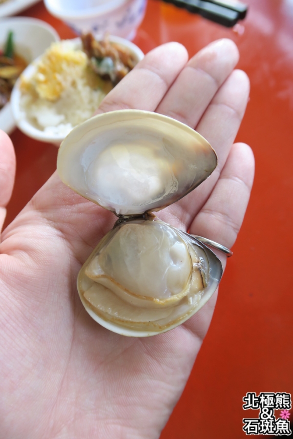 <台式餐廳>萬二小吃店-吃飽不吃巧,隨便點點就滿滿一桌喔