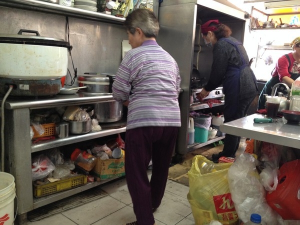 &amp;amp;amp;amp;amp;lt;小吃&amp;amp;amp;amp;amp;gt;大媽的店-俗俗阿賣~餵飽飢腸轆轆學生的大媽