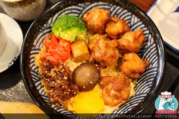 <日式料理>上田拉麵.丼飯-慶開幕加麵不用錢,拉麵、定食、丼飯,平價平民美食/石斑魚小姐食記