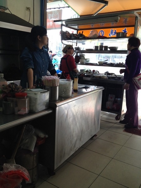 &amp;amp;amp;amp;lt;小吃&amp;amp;amp;amp;gt;大媽的店-俗俗阿賣~餵飽飢腸轆轆學生的大媽