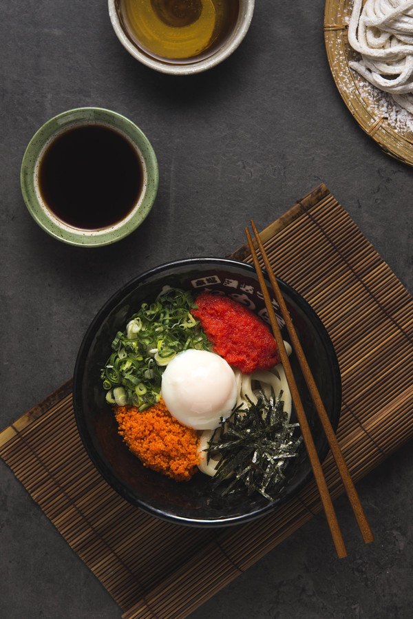 全台最丰盛乌龙面!「太盛たも屋」月见乌龙,鱼卵半熟蛋.