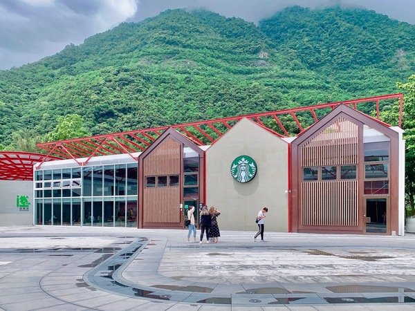 「花蓮旅遊」花蓮租車三天二夜輕旅行自駕遊，盛夏消暑追鯨趣-花蓮永宬租車，老時光燒肉酒肴，欣欣麵館不是麵店，小花公寓民宿與窩WOW青年旅館直擊分享