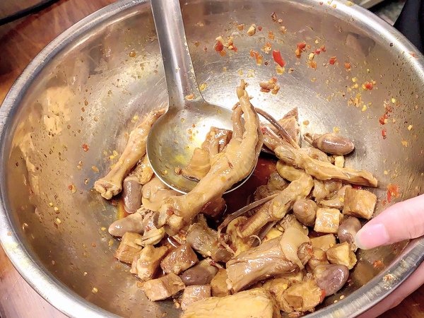 「逢甲夜市必吃2020」台中百年滷味老師傅秘方巷弄美食首選-蜀味天下醬香滷味直擊分享