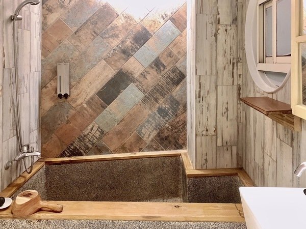 「花蓮旅遊」花蓮租車三天二夜輕旅行自駕遊，盛夏消暑追鯨趣-花蓮永宬租車，老時光燒肉酒肴，欣欣麵館不是麵店，小花公寓民宿與窩WOW青年旅館直擊分享