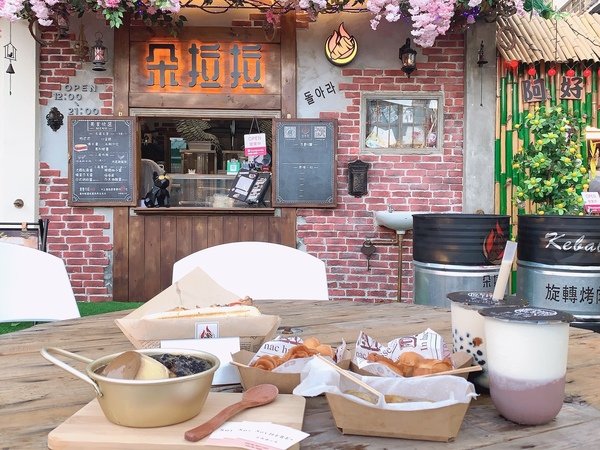 「一中商圈美食」台中市三民路中友百貨對面,各種現做新鮮台式特色與異國美食網美景點小餐車-城間小轆Dear city直擊分享