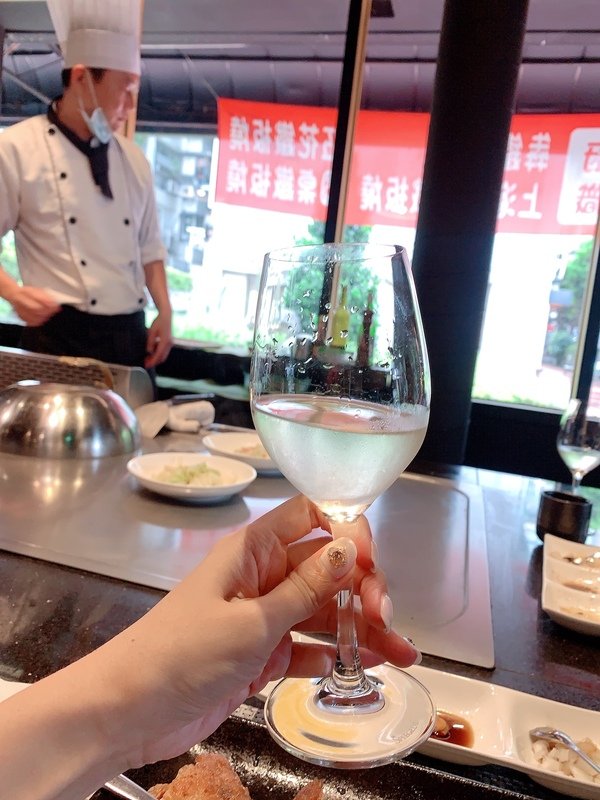「松山區美食推薦」新鮮加拿大龍蝦海鮮肉品食材現做家庭聚會約會商務宴客首選-饗瘦創意鐵板燒直擊分享