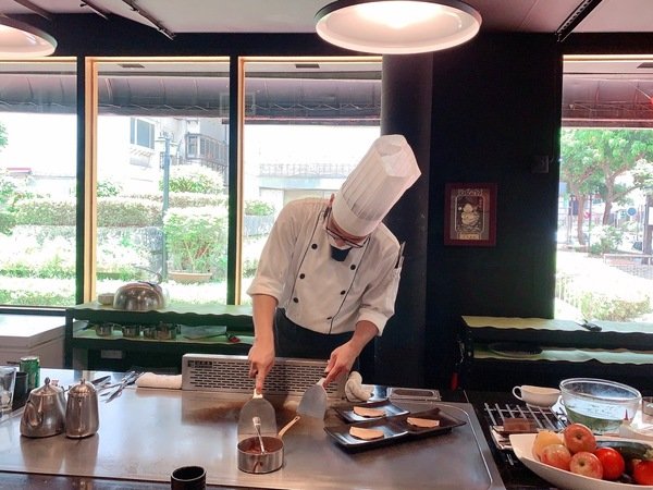 「松山區美食推薦」新鮮加拿大龍蝦海鮮肉品食材現做家庭聚會約會商務宴客首選-饗瘦創意鐵板燒直擊分享