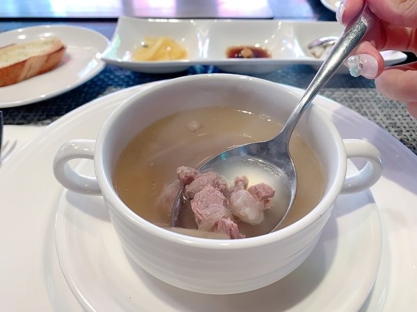 「松山區美食推薦」新鮮加拿大龍蝦海鮮肉品食材現做家庭聚會約會商務宴客首選-饗瘦創意鐵板燒直擊分享