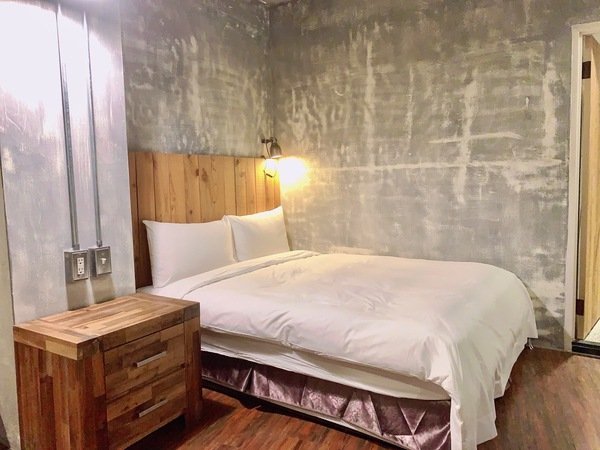 「花蓮旅遊」花蓮租車三天二夜輕旅行自駕遊，盛夏消暑追鯨趣-花蓮永宬租車，老時光燒肉酒肴，欣欣麵館不是麵店，小花公寓民宿與窩WOW青年旅館直擊分享