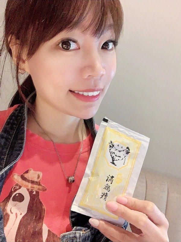 「滴雞精」每日滋補營養頭好壯壯氣色紅潤,月子膳食最佳首選-頤珍白羽烏骨滴雞精,嚴選逸品雞-絲羽烏骨雞開箱分享 「滴雞精」每日滋補營養頭好壯壯氣色紅潤,月子膳食最佳首選-頤珍白羽烏骨滴雞精,嚴選逸品雞-絲羽烏骨雞開箱分享