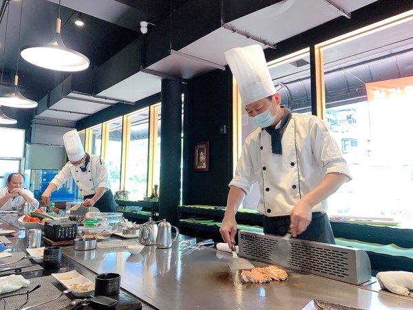 「松山區美食推薦」新鮮加拿大龍蝦海鮮肉品食材現做家庭聚會約會商務宴客首選-饗瘦創意鐵板燒直擊分享