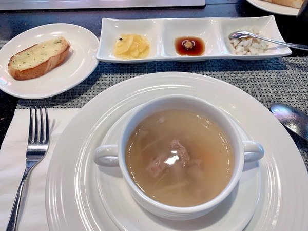「松山區美食推薦」新鮮加拿大龍蝦海鮮肉品食材現做家庭聚會約會商務宴客首選-饗瘦創意鐵板燒直擊分享