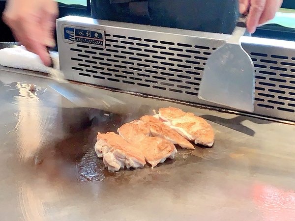 「松山區美食推薦」新鮮加拿大龍蝦海鮮肉品食材現做家庭聚會約會商務宴客首選-饗瘦創意鐵板燒直擊分享