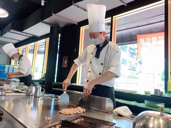 「松山區美食推薦」新鮮加拿大龍蝦海鮮肉品食材現做家庭聚會約會商務宴客首選-饗瘦創意鐵板燒直擊分享